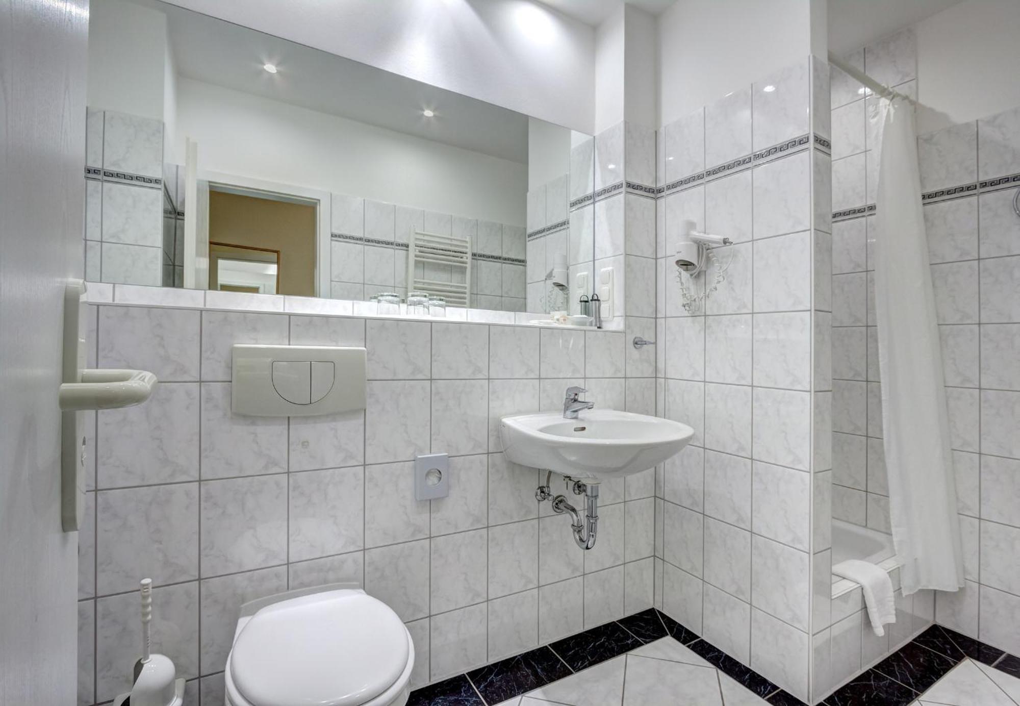 Haus Seeblick Hotel Garni & Ferienwohnungen Zinnowitz Pokoj fotografie